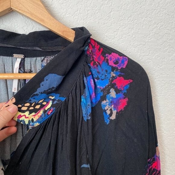 Free People Meadow Lark Tunic Blouse Oversized Abstract Floral Print - XS - EUC - Picture 3 of 8